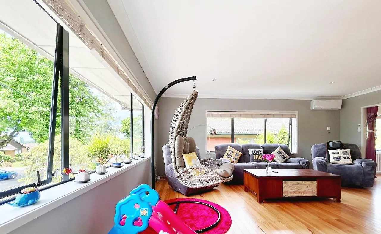 Rotorua 5 Bedrooms 3 Bathroom Family House Ferienhaus